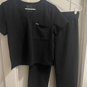 Figs Classic Black Scrub Set